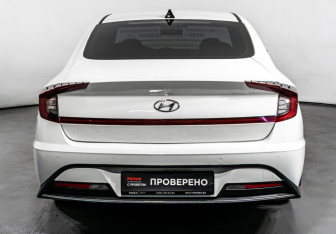 Подержанный автомобиль Hyundai Sonata 2021 года (6 фото)