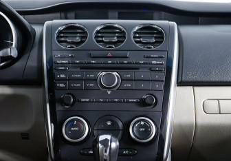 Подержанный автомобиль Mazda CX-7 2011 года (16 фото)