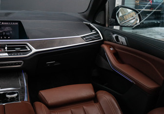 Подержанный автомобиль BMW X7 2019 года (10 фото)