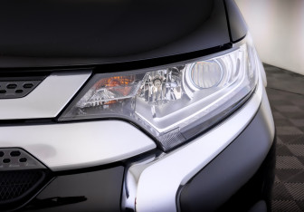 Подержанный автомобиль Mitsubishi Outlander 2018 года (17 фото)