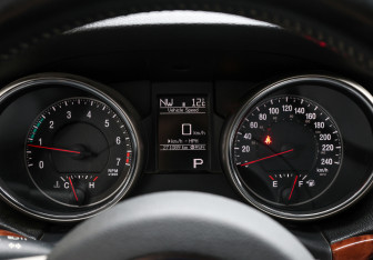 Подержанный автомобиль Jeep Grand Cherokee 2010 года (12 фото)
