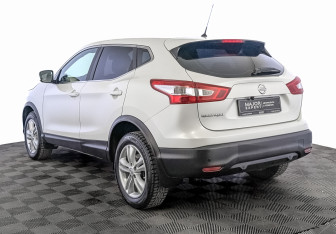 Подержанный автомобиль Nissan Qashqai 2016 года (7 фото)
