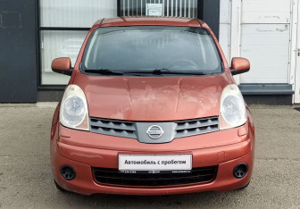 Подержанный автомобиль Nissan Note 2007 года (2 фото)