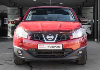 Подержанный автомобиль Nissan Qashqai 2013 года (2 фото)