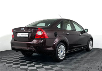 Подержанный автомобиль Ford Focus Sedan 2010 года (5 фото)