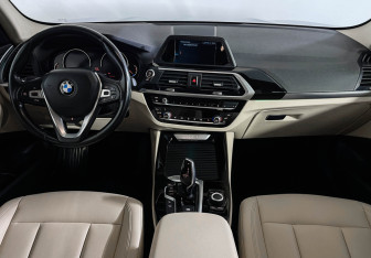 Подержанный автомобиль BMW X3 2018 года (11 фото)