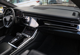 Подержанный автомобиль Audi Q8 2019 года (7 фото)