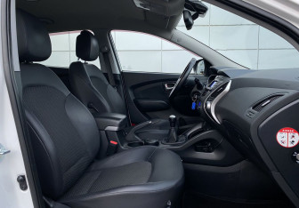 Подержанный автомобиль Hyundai ix35 2012 года (21 фото)