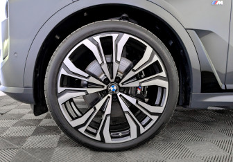 Новый BMW X7 2025 (7 фото)
