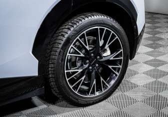 Подержанный автомобиль Zeekr X 2023 года (15 фото)