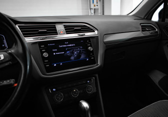 Подержанный автомобиль Volkswagen Tiguan 2019 года (20 фото)