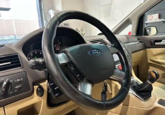 Подержанный автомобиль Ford C-MAX 2007 года (12 фото)