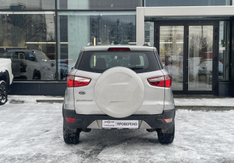 Подержанный автомобиль Ford EcoSport 2016 года (6 фото)