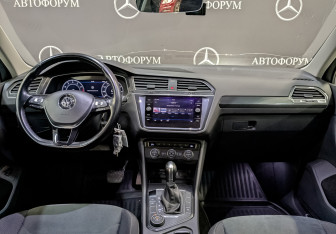 Подержанный автомобиль Volkswagen Tiguan 2018 года (14 фото)