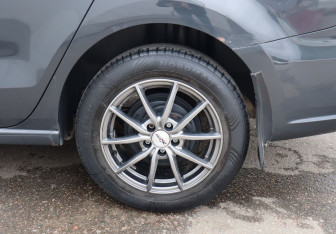 Подержанный автомобиль Volkswagen Polo Sedan 2013 года (9 фото)