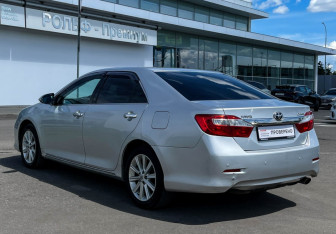 Подержанный автомобиль Toyota Camry Sedan 2012 года (7 фото)
