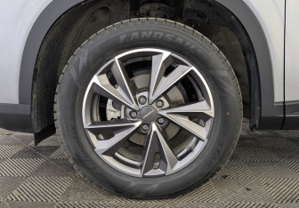 Подержанный автомобиль Omoda C5 2024 года (12 фото)