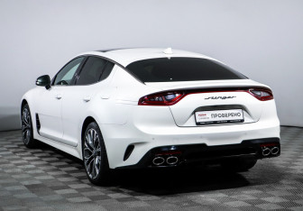 Подержанный автомобиль Kia Stinger 2018 года (7 фото)