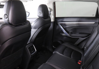 Подержанный автомобиль Geely Atlas Pro 2021 года (12 фото)