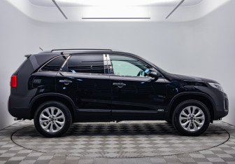 Подержанный автомобиль Kia Sorento 2015 года (6 фото)