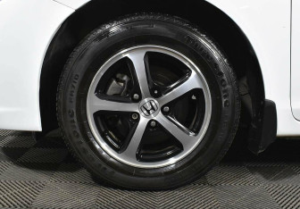 Подержанный автомобиль Honda Civic Sedan 2015 года (5 фото)