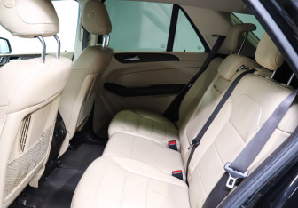 Подержанный автомобиль Mercedes-Benz GLE 2015 года (9 фото)