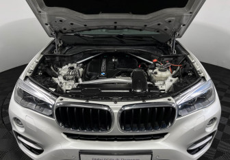 Подержанный автомобиль BMW X6 2016 года (10 фото)