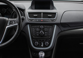 Подержанный автомобиль Opel Mokka 2013 года (14 фото)