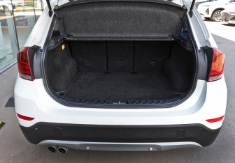 Подержанный автомобиль BMW X1 2013 года (10 фото)