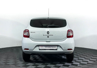 Подержанный автомобиль Renault Sandero 2018 года (6 фото)