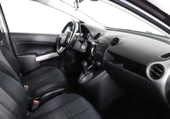 Подержанный автомобиль Mazda 2 Hatchback 2008 года (10 фото)