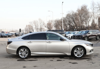 Подержанный автомобиль Honda Accord Sedan 2019 года (4 фото)