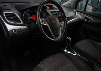 Подержанный автомобиль Opel Mokka 2013 года (11 фото)