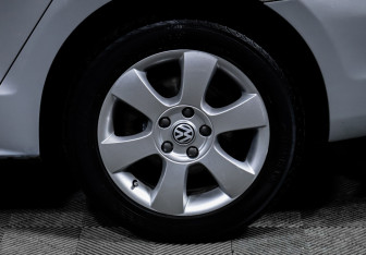 Подержанный автомобиль Volkswagen Jetta Sedan 2011 года (14 фото)