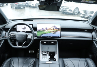 Подержанный автомобиль Chery Tiggo 9 2024 года (12 фото)