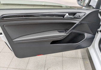 Подержанный автомобиль Volkswagen Golf Hatchback 2014 года (18 фото)