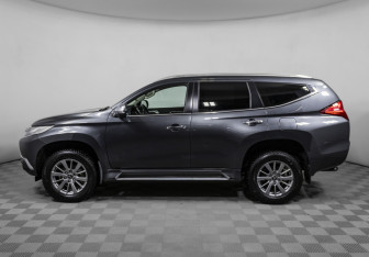 Подержанный автомобиль Mitsubishi Pajero Sport 2019 года (8 фото)