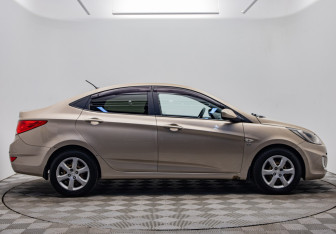 Подержанный автомобиль Hyundai Accent Sedan 2011 года (6 фото)