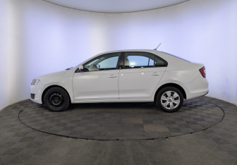 Подержанный автомобиль Skoda Rapid Liftback 2019 года (8 фото)