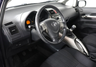 Подержанный автомобиль Toyota Auris Hatchback 2008 года (5 фото)