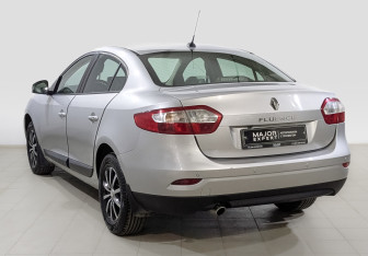 Подержанный автомобиль Renault Fluence 2014 года (7 фото)