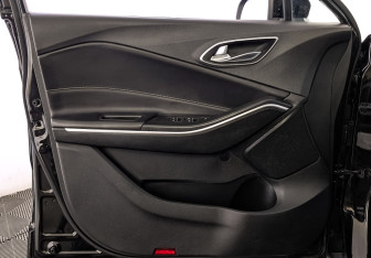 Подержанный автомобиль Москвич 3 2023 года (19 фото)