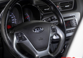 Подержанный автомобиль Kia Rio Sedan 2017 года (13 фото)