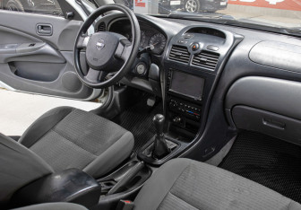 Подержанный автомобиль Nissan Almera Classic 2006 года (11 фото)