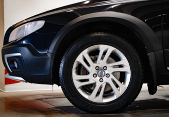 Подержанный автомобиль Volvo XC70 2014 года (32 фото)