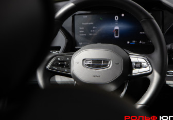 Подержанный автомобиль Geely Monjaro 2025 года (12 фото)