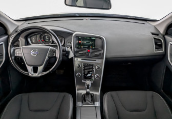 Подержанный автомобиль Volvo XC60 2015 года (14 фото)