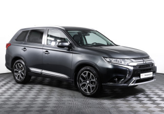 Подержанный автомобиль Mitsubishi Outlander 2019 года (3 фото)