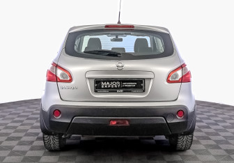 Подержанный автомобиль Nissan Qashqai 2012 года (6 фото)