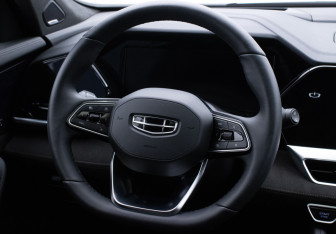 Подержанный автомобиль Geely Monjaro 2024 года (15 фото)